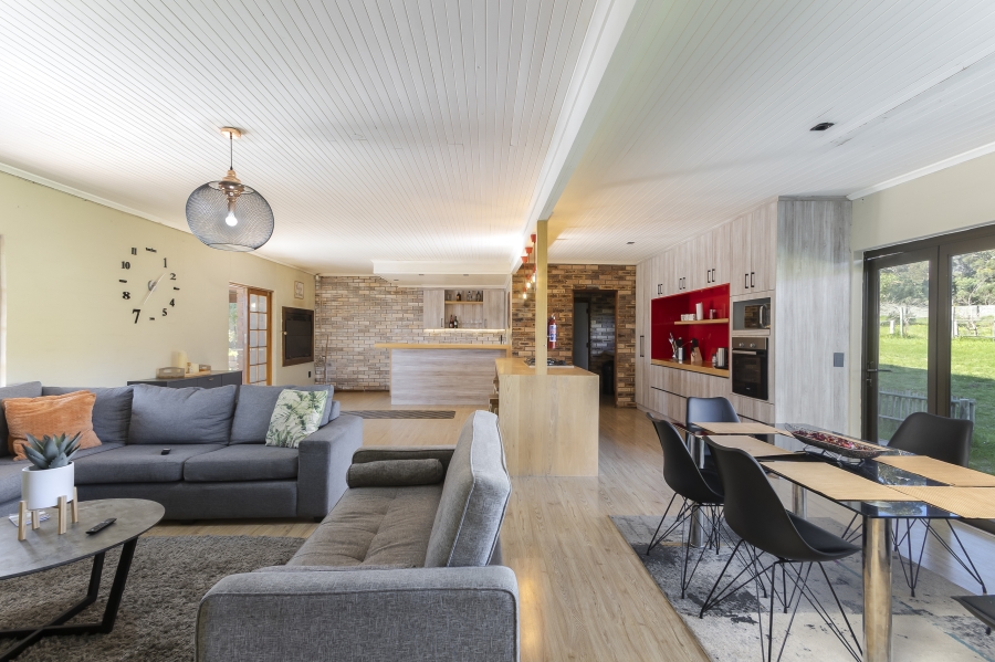 4 Bedroom Property for Sale in Sir Lowrys Pass Village Western Cape